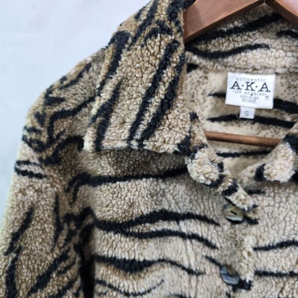 Vintage Y2K Jacket Womens Small Tan Zebra Sherpa Teddy Fuzzy Crop Coat Mob 90s - Picture 2 of 11
